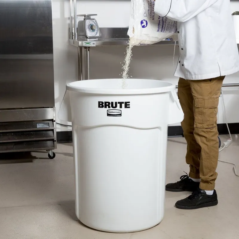Rubbermaid Brute törhetetlen szemetes konténer- 166L -fehér