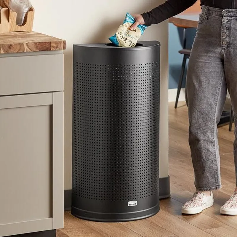 Rubbermaid dekoratív félkör alakú szemetes-45L-fekete-apró lyukakkal