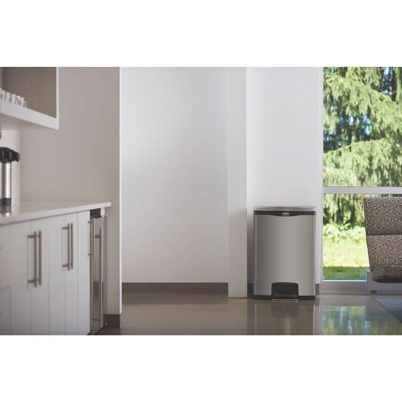 Rubbermaid Step-On rozsdamentes acél pedálos szemetes-fekete és metál-90L