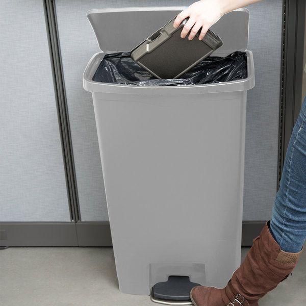 Rubbermaid Step-on keskeny pedálos szemetes kuka-szürke- 68L