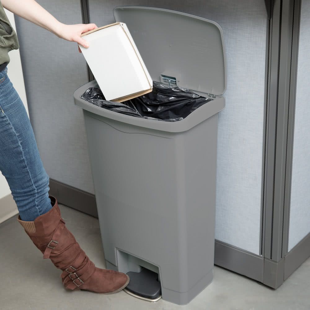 Rubbermaid Step-on keskeny szemetes kuka-szürke- 50L