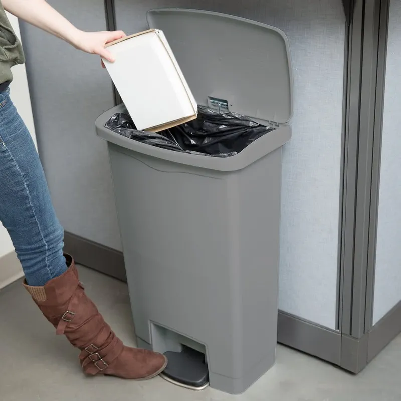 Rubbermaid Step-on keskeny szemetes kuka-szürke- 50L