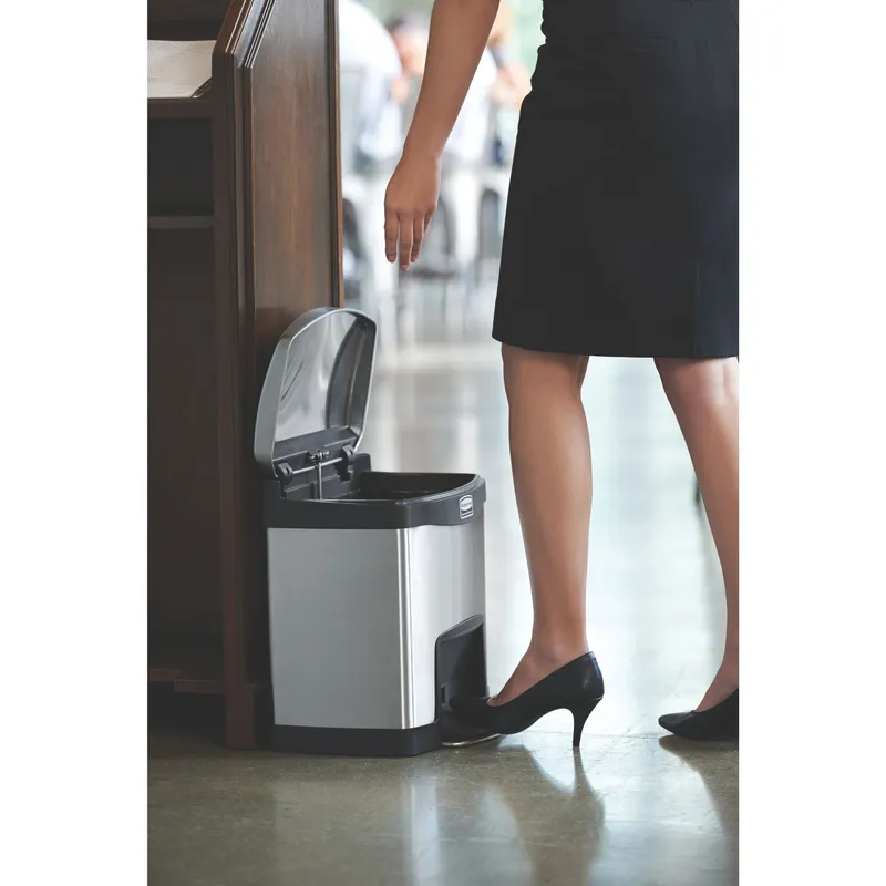 Rubbermaid Step-On rozsdamentes acél szemetes- fekete és metál-15 L